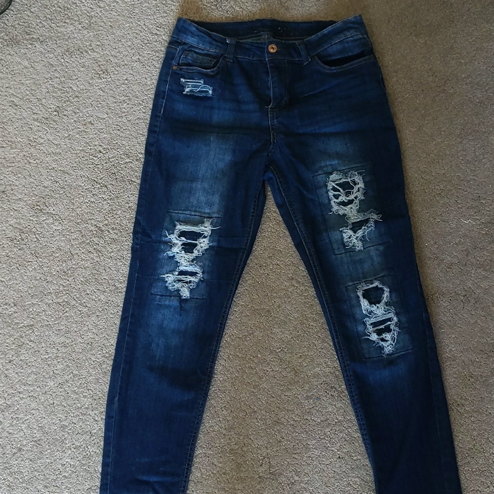 Cute mid-rise patched jeans
